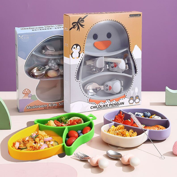 OEM Silicone Baby Feeding Set Penguin Shape Food Grade With Spoon