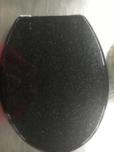 China BLACK GILITTER POLYRESIN TOILET SEAT,17Inch,19Inch and 18inch,Zind Alloy Hinge,Soft close hinge wholesale