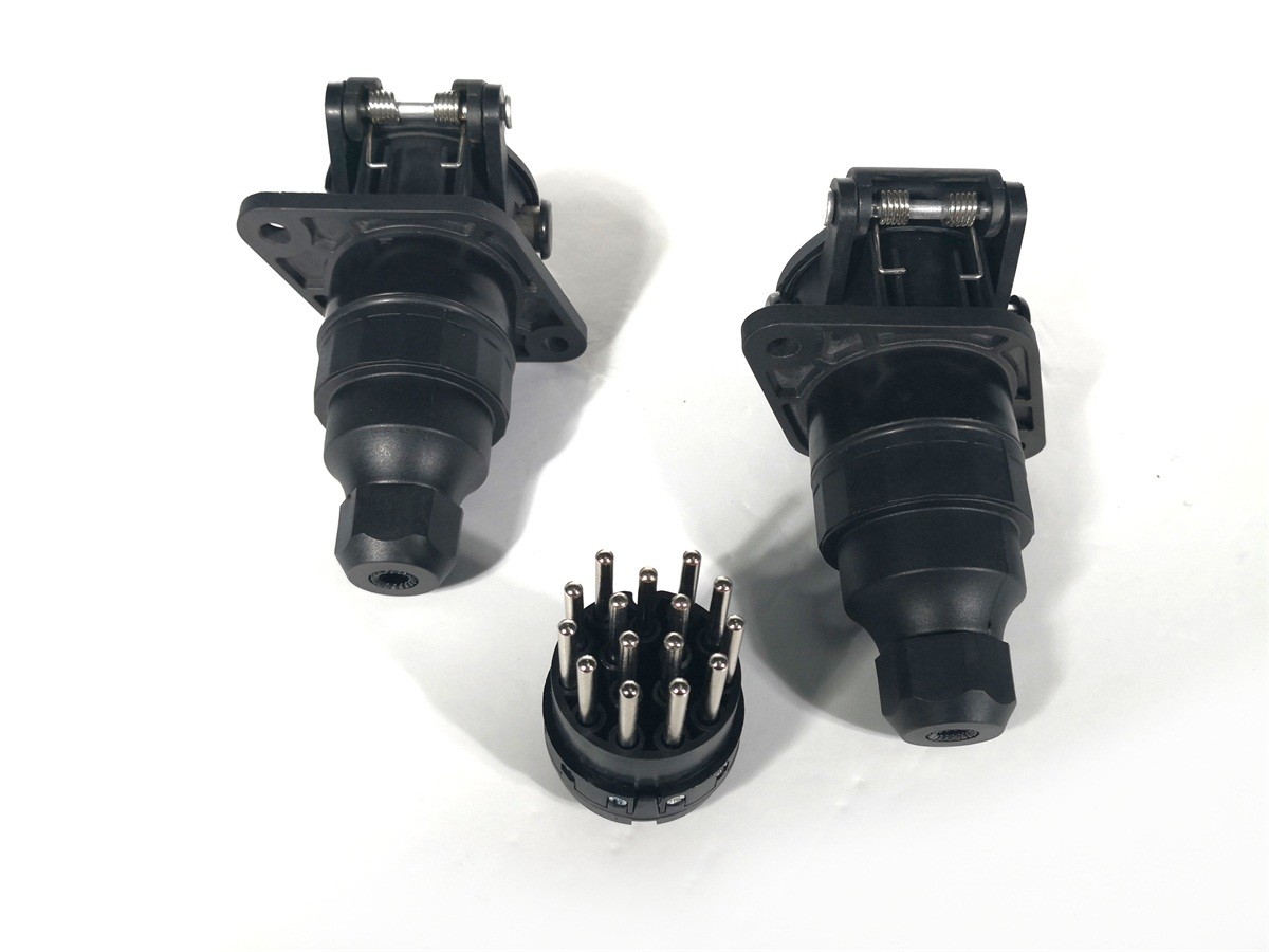 Industrial Trailer Plug Adapter Round RV Blade Type Weatherproof Receptacle Cover