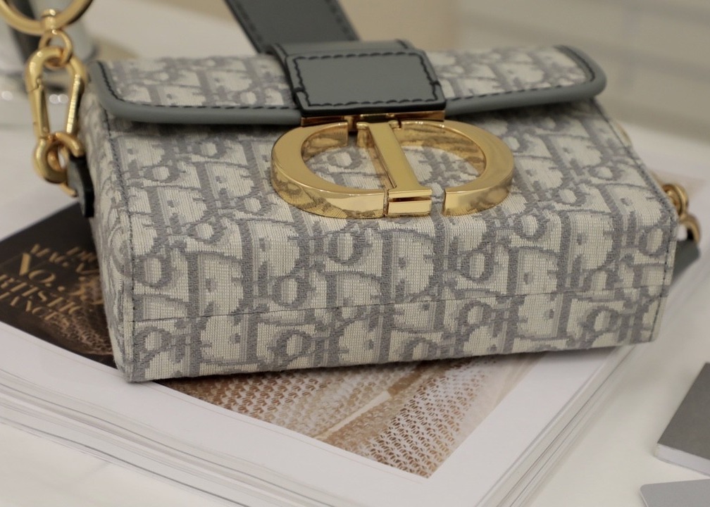 30 Montaigne's Collection One Shoulder Handbag 17.5cm Length Elegant Look