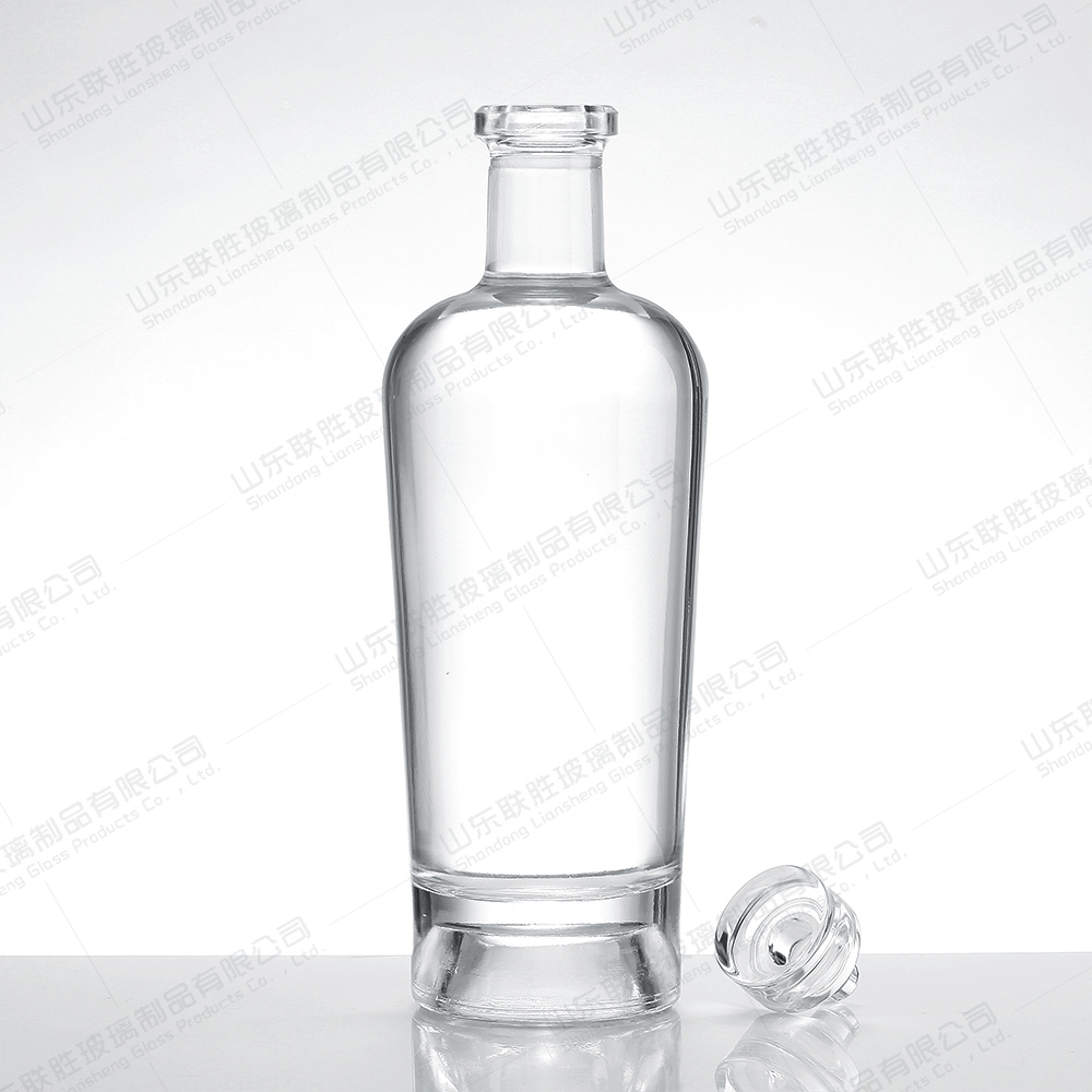 Base Material Glass Glass Whiskey Vodka Bottles with Custom Size Accepted 500ml 750 Ml