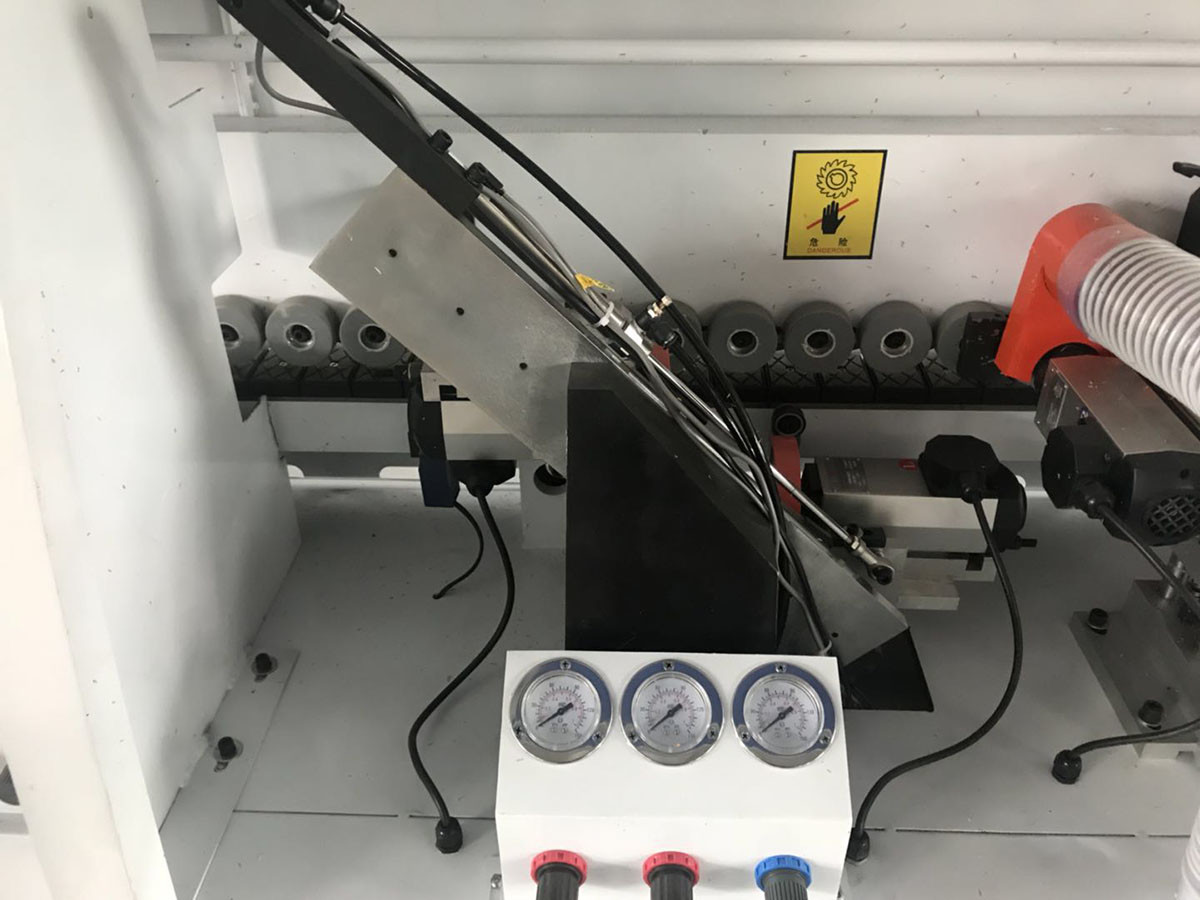 Edge banding machine for PVC edge tape woodworking