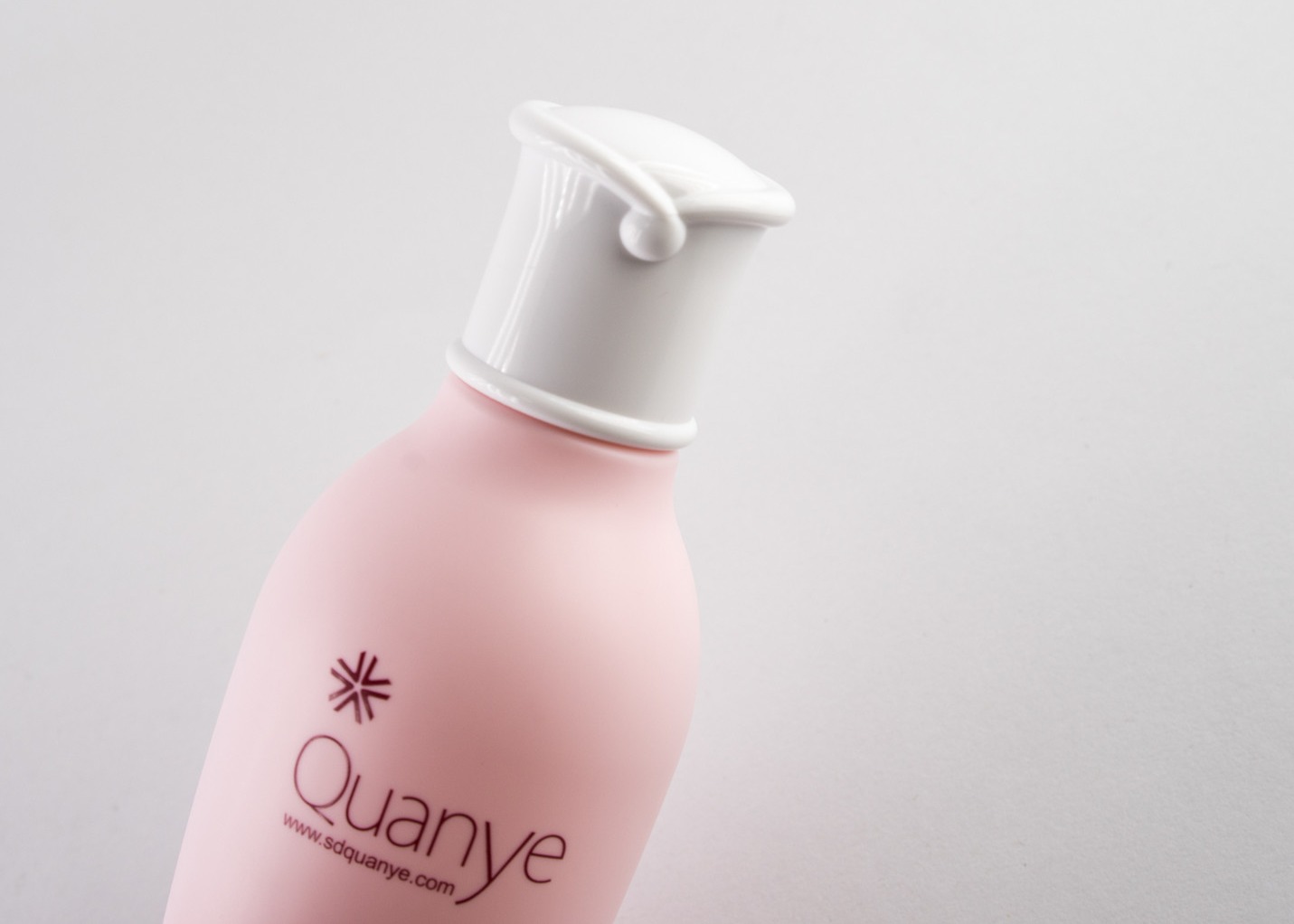 Matted Pink 200ml PET PCR Plastic Cosmetic Bottle With White ABS Cap