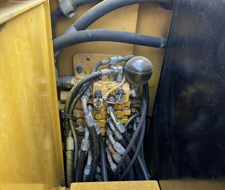 5000 KG Machine Weight Japan Original Cat 305.5e2 Excavator with 2700 Working Hours