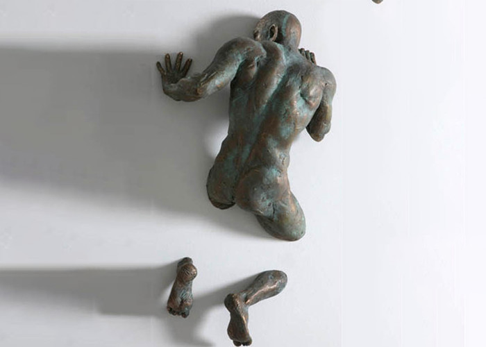 120cm Height Man On Wall Bronze Sculpture For Indoor Decoration