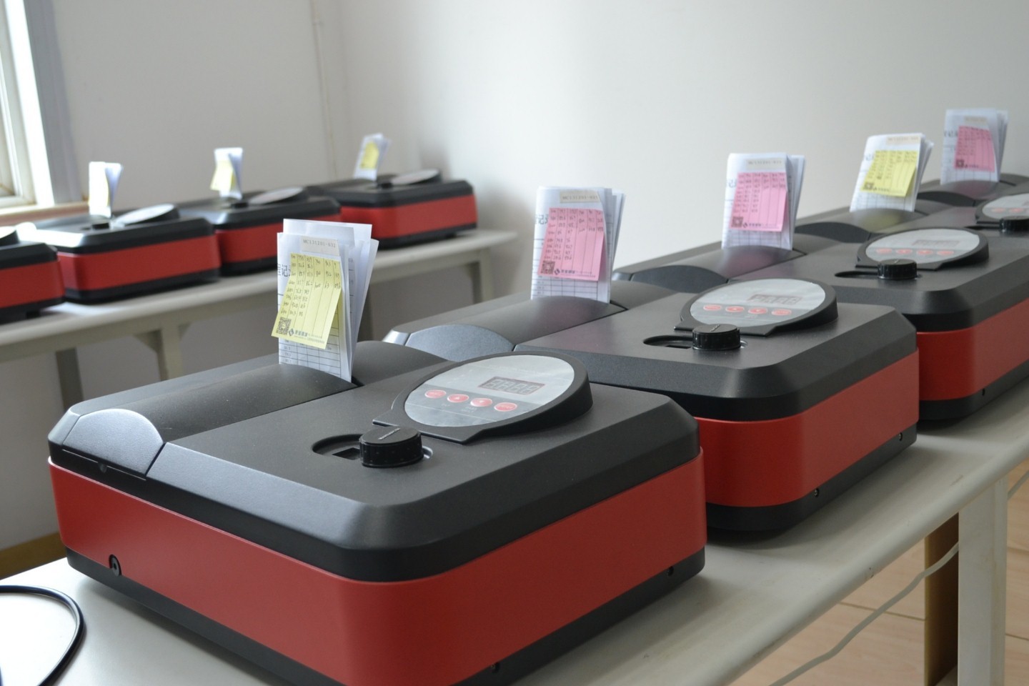 190-1100nm Single Beam Visible Spectrophotometer With Band Width 2nm