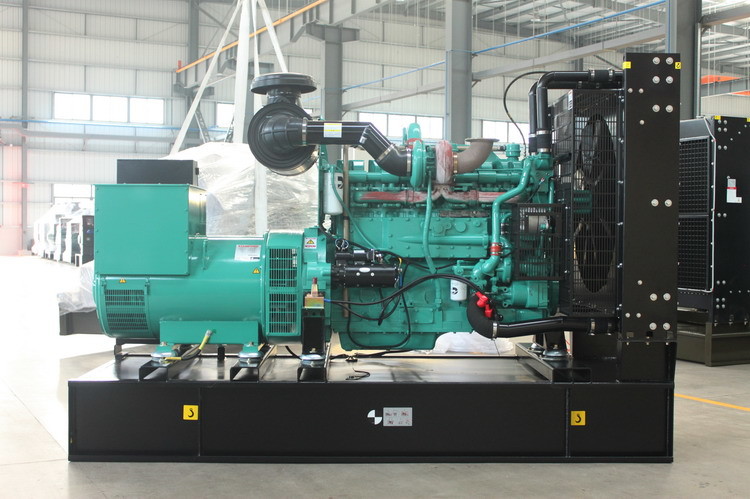 500kw 900A 3 Phase Cummins Diesel Generator Set KTA19-G8A