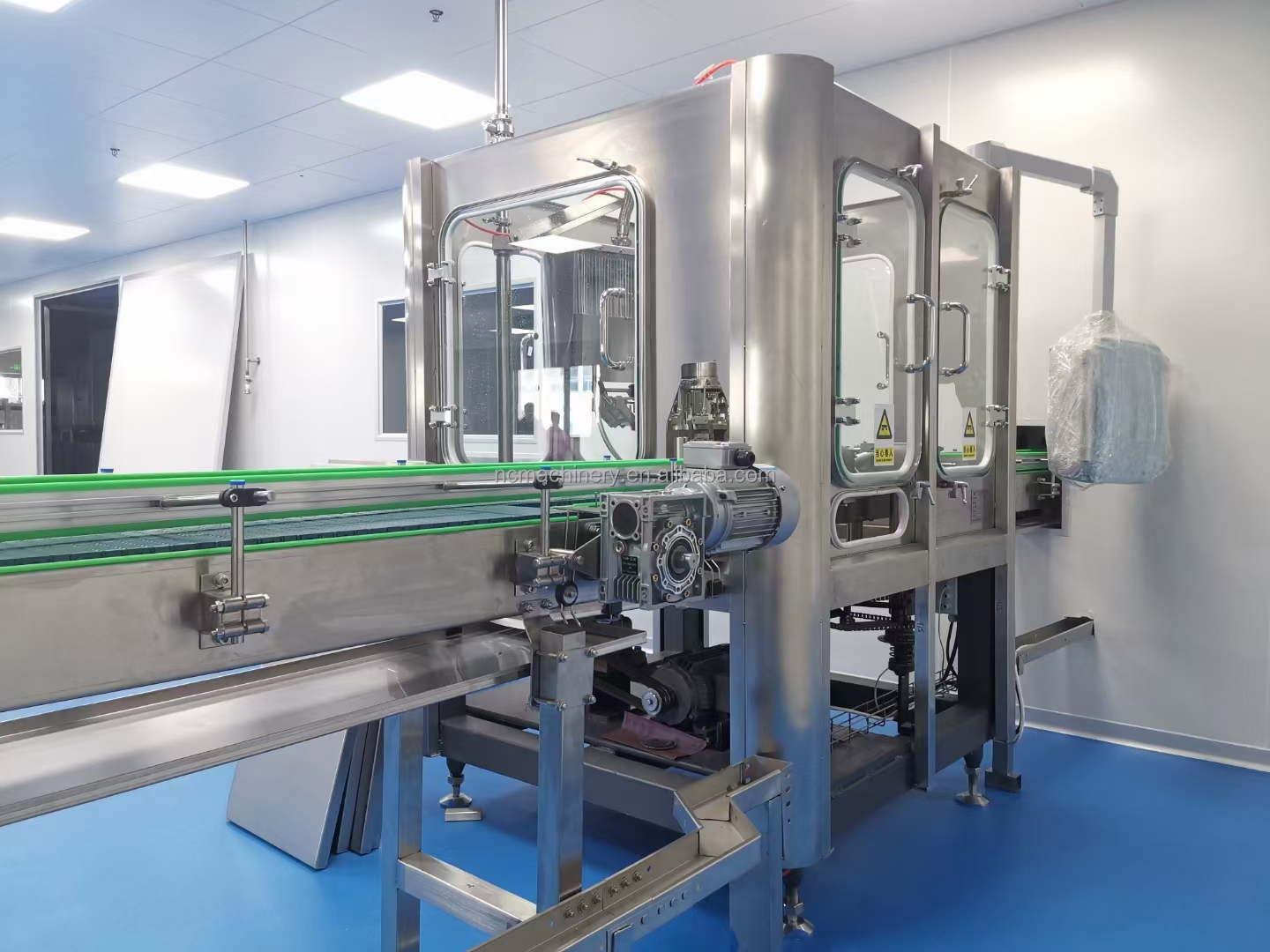 3000BPH Mineral Water Pure Water Bottle 8 Heads Filling Machine for Food Beverage 1