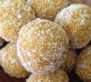 China P110 Small Type Protein Ball Rolling Machine wholesale