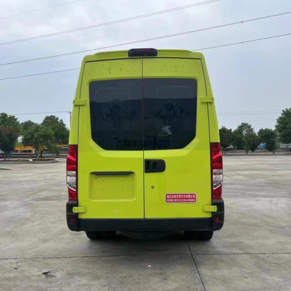 4*2 Iveco Ambulances Euro 6 Classic Emergency Rescue Vehicle With 145km/H Maximum Speed