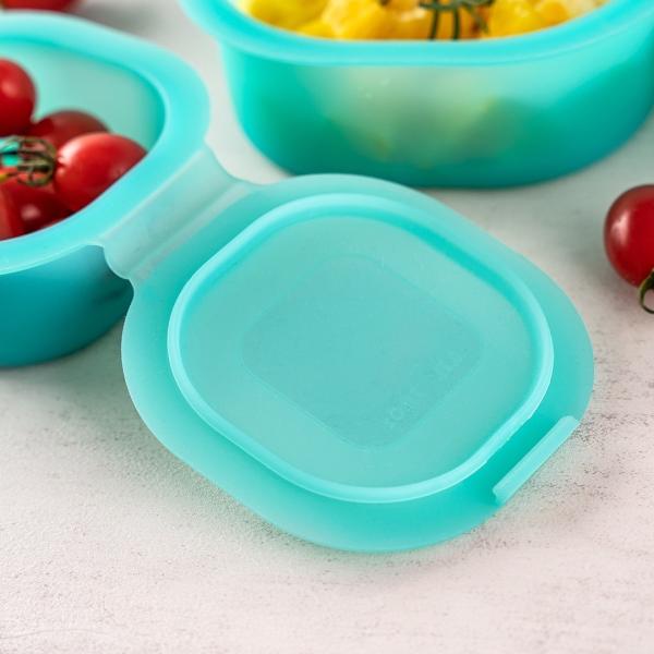 Silicone container being used in microwave