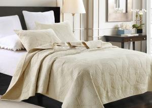 China Country Style Leaf Twin Size Quilt , 3Pcs 100% Cotton White Embroidered Quilt wholesale