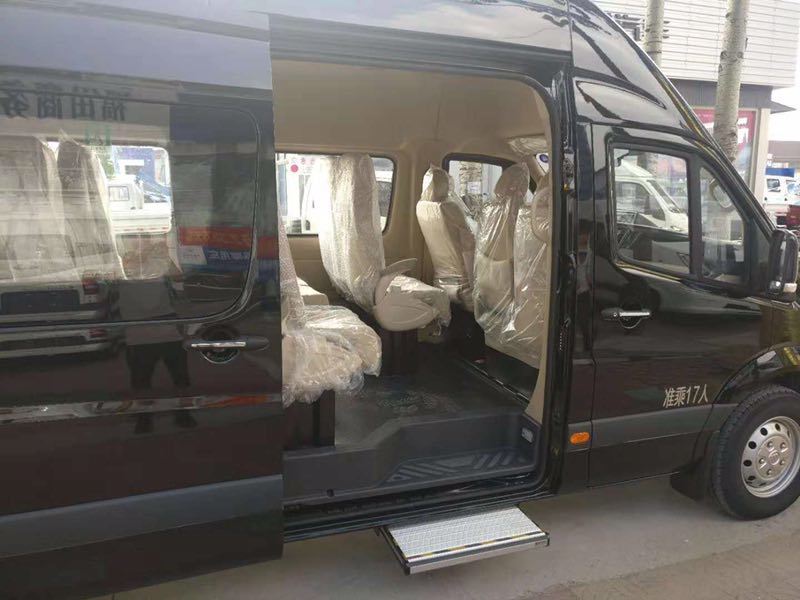 Foton Toano 15-20passengers Minibus with 2.8L Cummins Diesel Engine and 163HP Engine Power