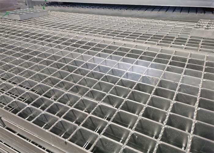 SGS Industrial Serrated Carbon Steel Bar Grating Hot Dip Galvanized