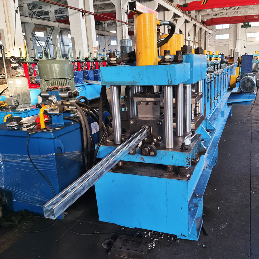 5000kg Mobile Guard Gutter Rolling Machine For Tile Forming