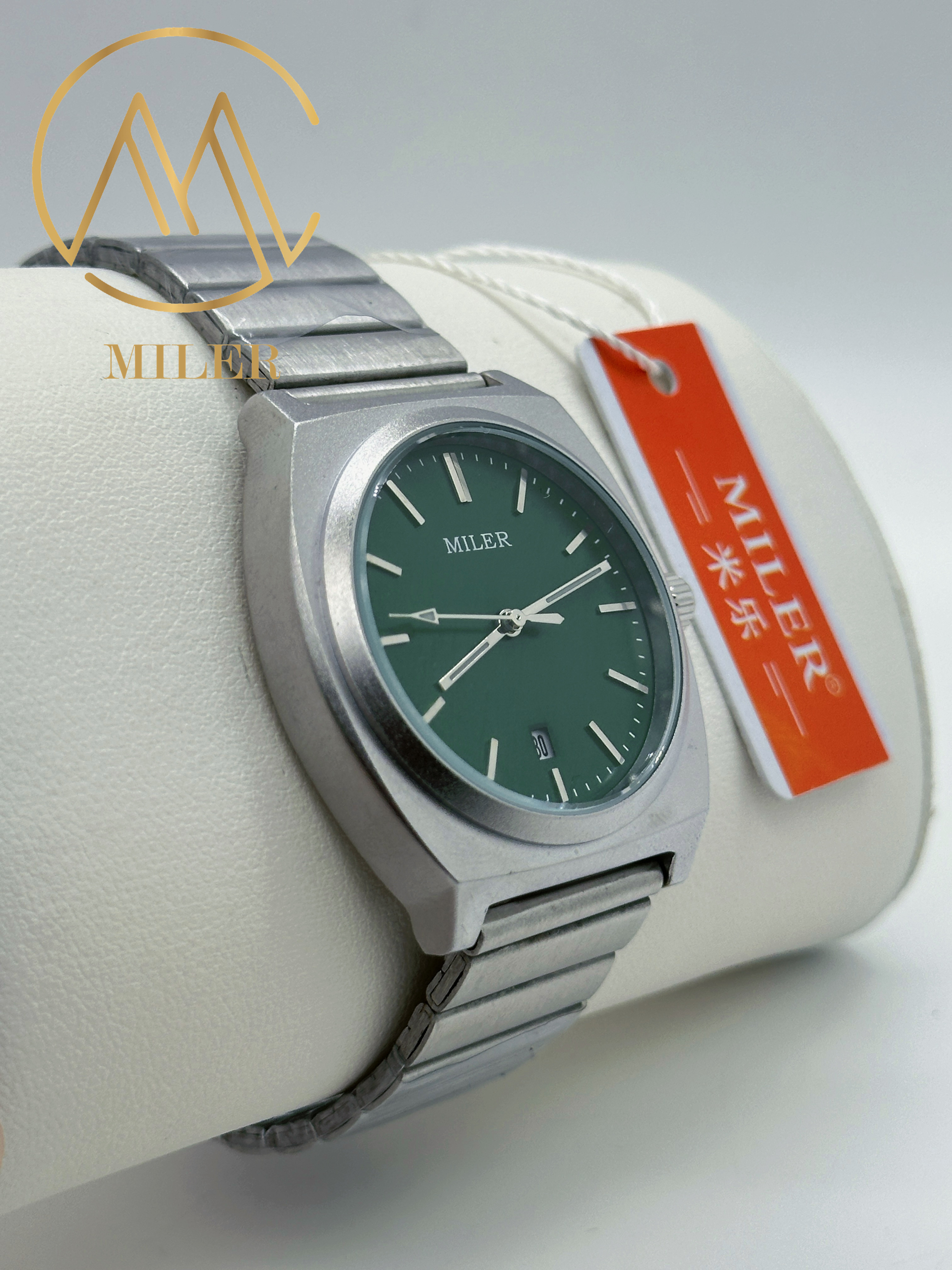 Stainless Steel Strap Watch Water-Resistant and Functional for All Ages