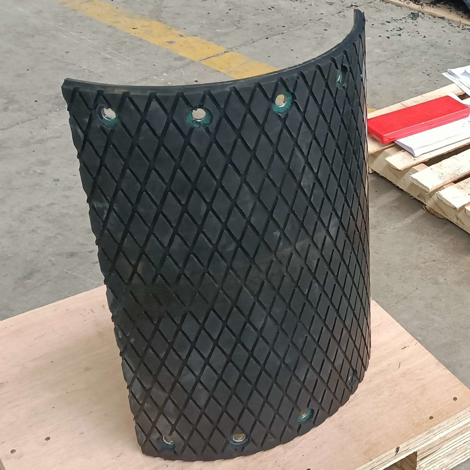Replaceable Bolt On Diamond Conveyor Pulley Lagging For Drive Pulley