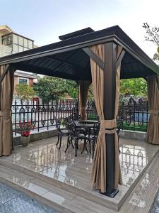 China Gazebo 10m x 12m Outdoor Double Hardtop Patio Garden Gazebo Set Steel Aluminum Pole Gazebo wholesale