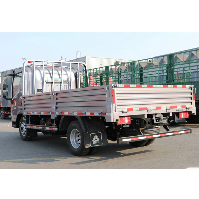 Customized New Type HOWO 4X2 Van Trucks Cargo Van Truck With 4.15 Meter Single Row Panel