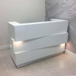 China Bespoke Wood Retail Checkout Counter With Built - In LED Elegant Style wholesale