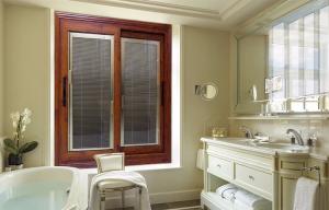 China AS2208 Approved Double Glazed Aluminium Windows Swing For Hotel wholesale