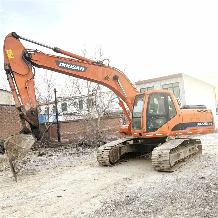 Good Condition Used Doosan DH225 Excavator with Original Design and 5000 Working Hours