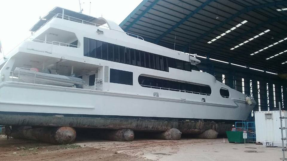 Natural Rubber Boat Ship Launching Airbags D1.5*L10m Marine Rubber Airbag