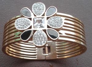 China 316L S.Steel Ladies IPG Paris BIG FASHION EIGHT POINTS FLOWER Bracelet Bangle wholesale