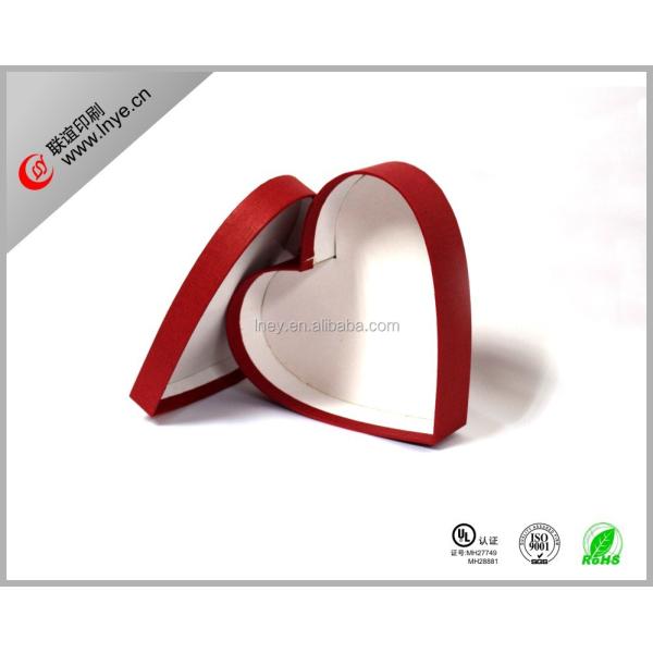 Customizable colorful Paper Heart Shaped Gift Boxes With Varnished Finish