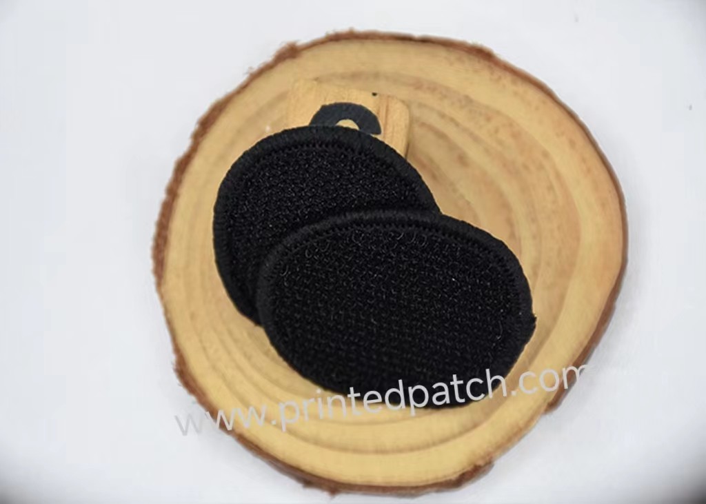40mm Hooked Velcro Custom Embroidered Patches For Clothing Badges