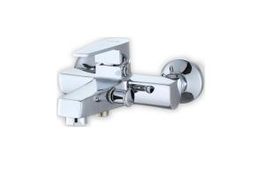 China Contemporary Bathtub Bathroom Sink Faucets Chrome Polished , Wall Mounted Type wholesale
