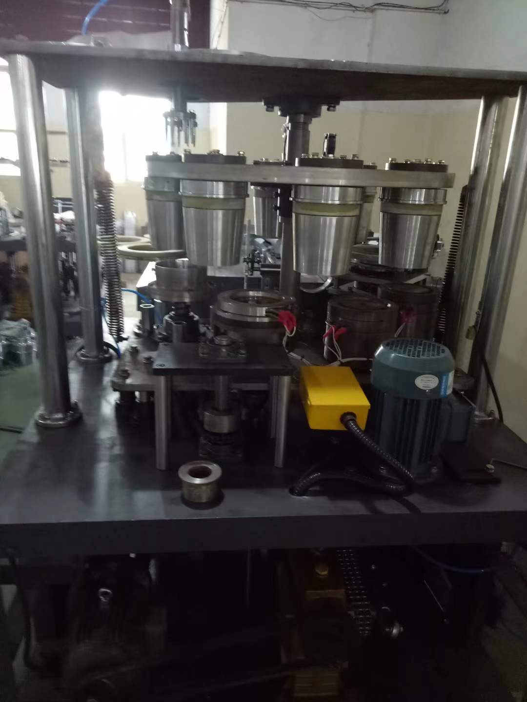 High speed disposable kraft paper soup cup paper bowl porridge bucket popcorn bucket salad bowl making machine