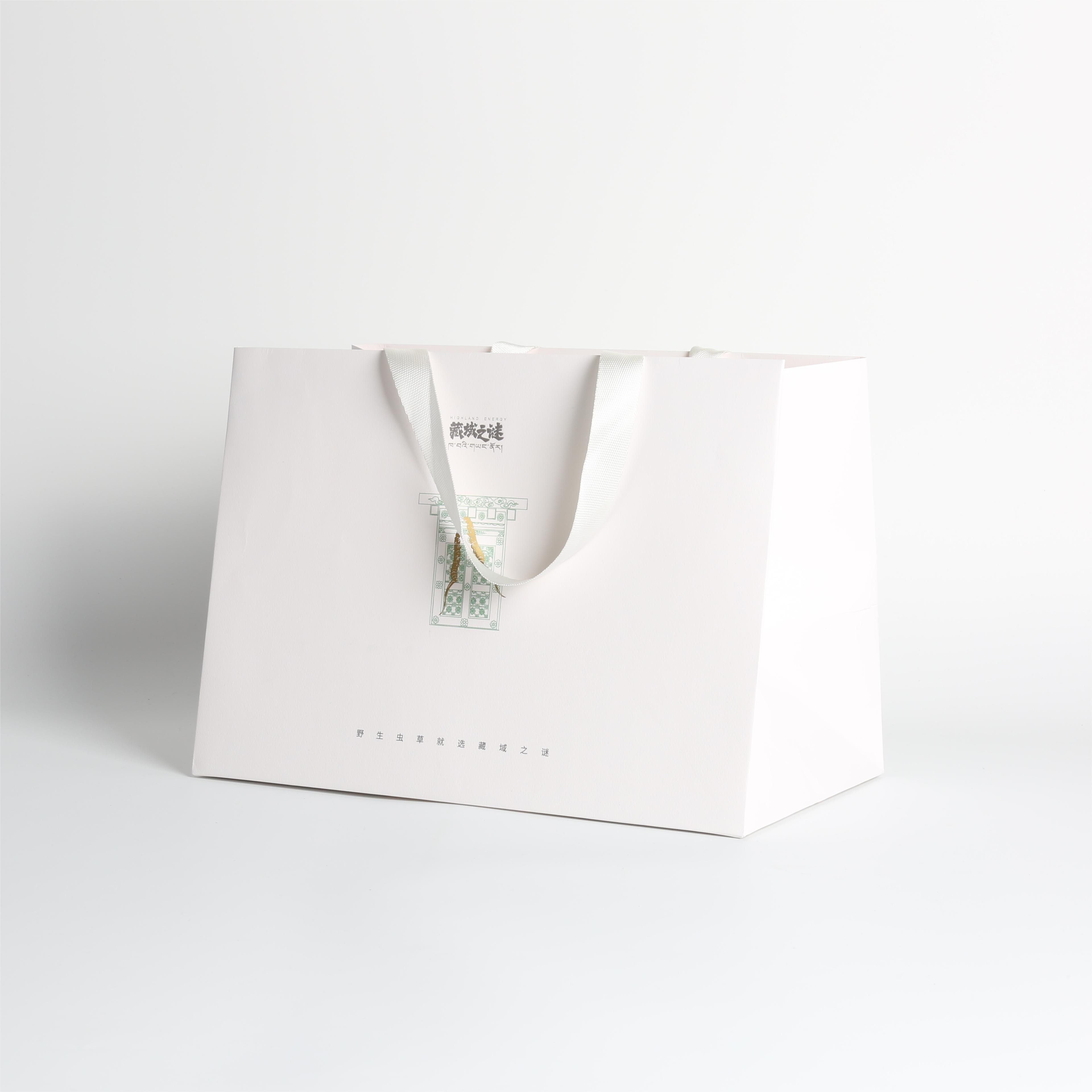 Eco Friendly Paper Carrier Bags With Logo , Luxurious Silk Ribbon Paper Gift Bags