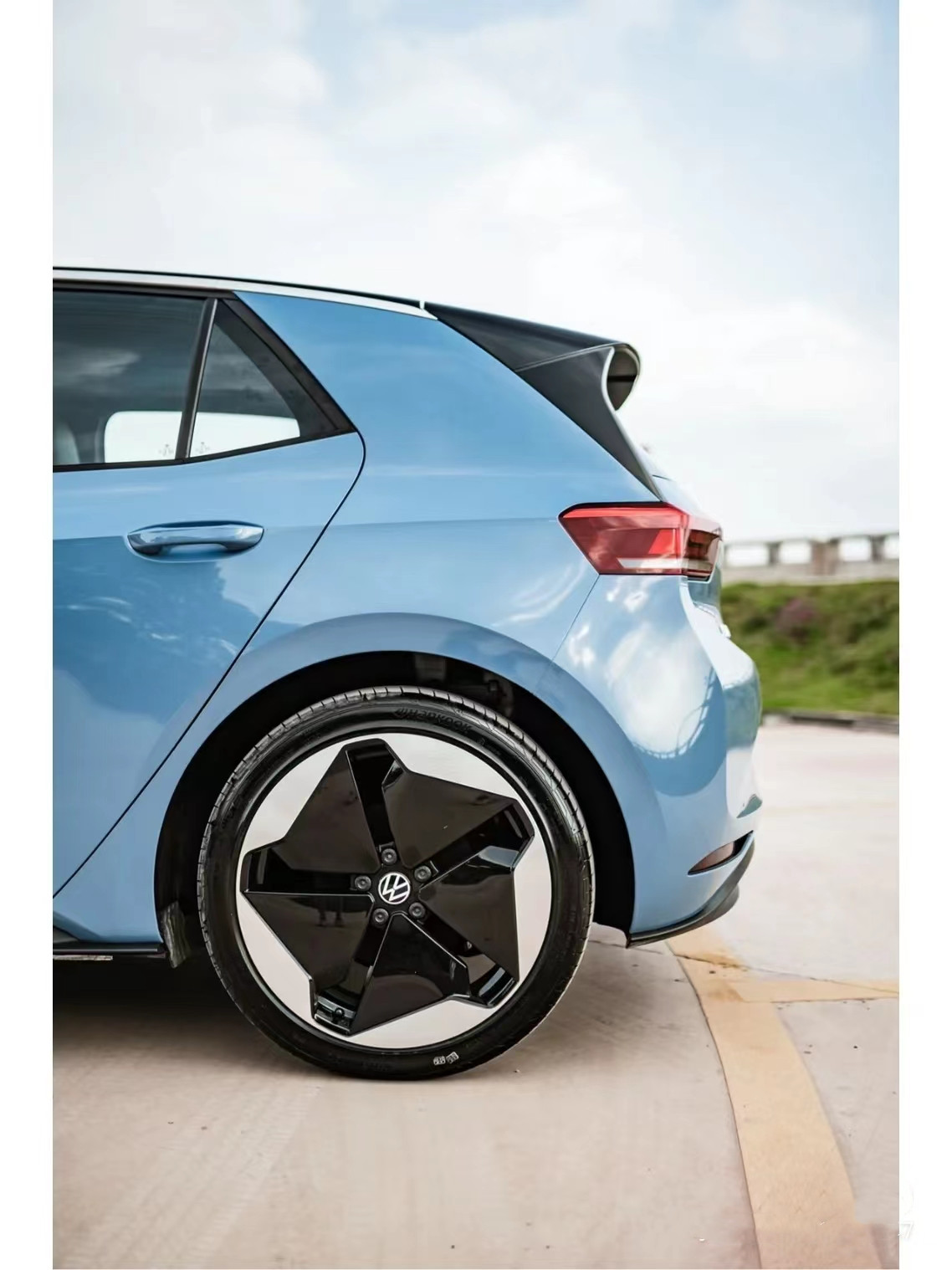 Volkswagen RWD Hatchback ID3 2024 Prime Electric Car 0km Used with 450km Pure Electric Range and 170 Horsepower Motor