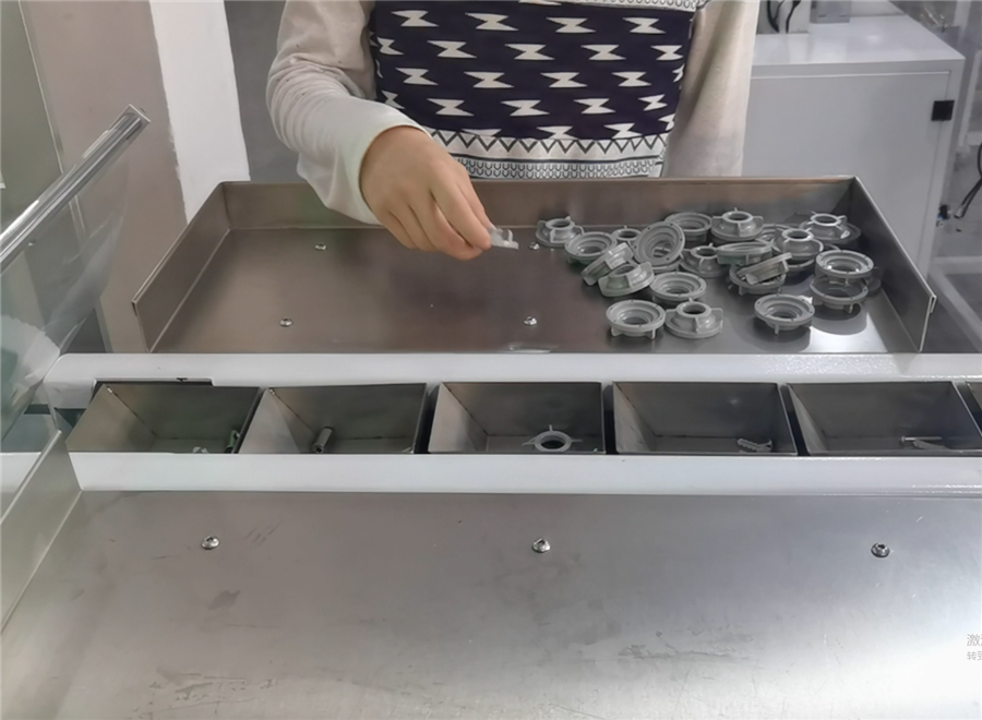 Xingke Automatic Vertical Hardware Metal Screw Weighing Pouch Bagging Packaging Machine for Fastener and Nails