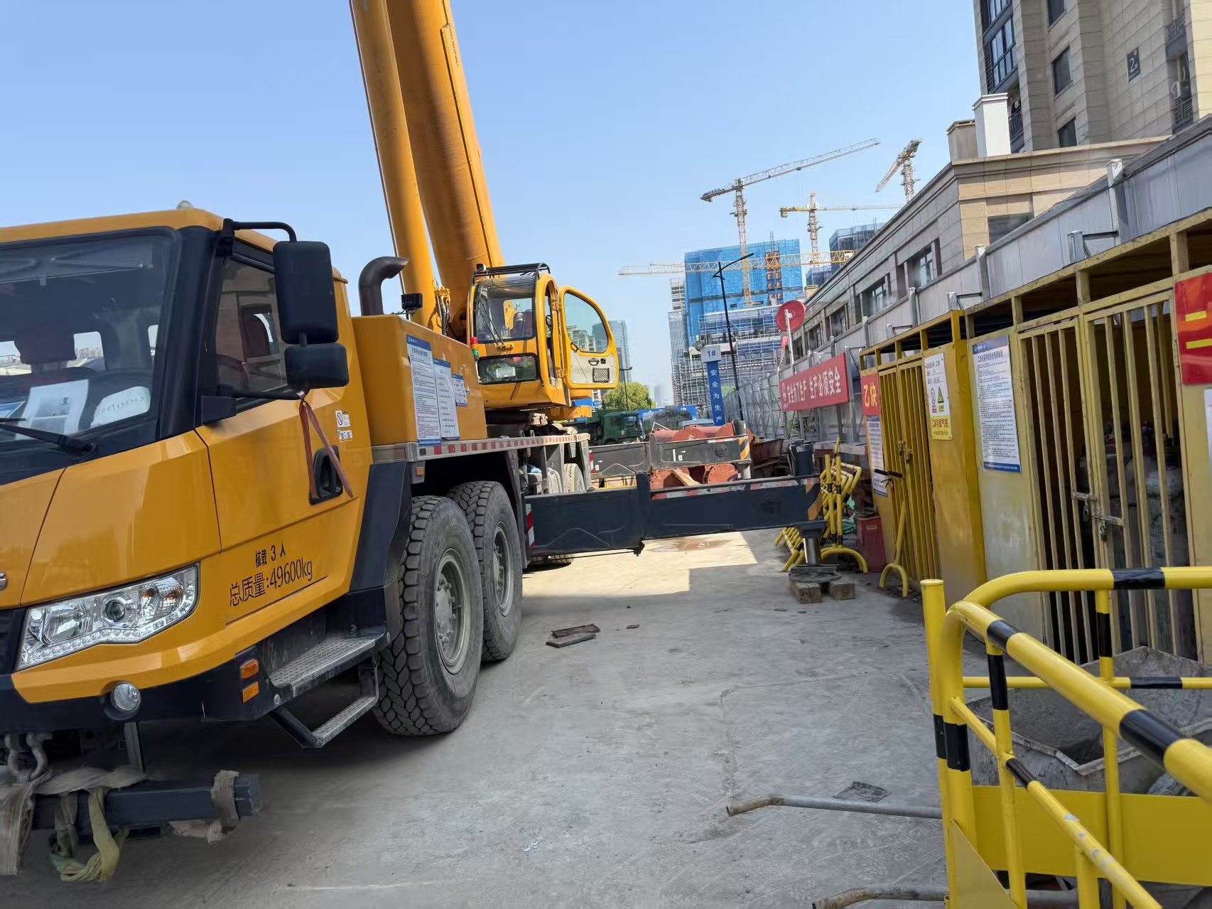 Used Zoomlion Xugong Xg QY80K5D 80ton Truck Crane Small Truck Crane Mobile Crane Truck Mounted Crane in Excellent for Sale