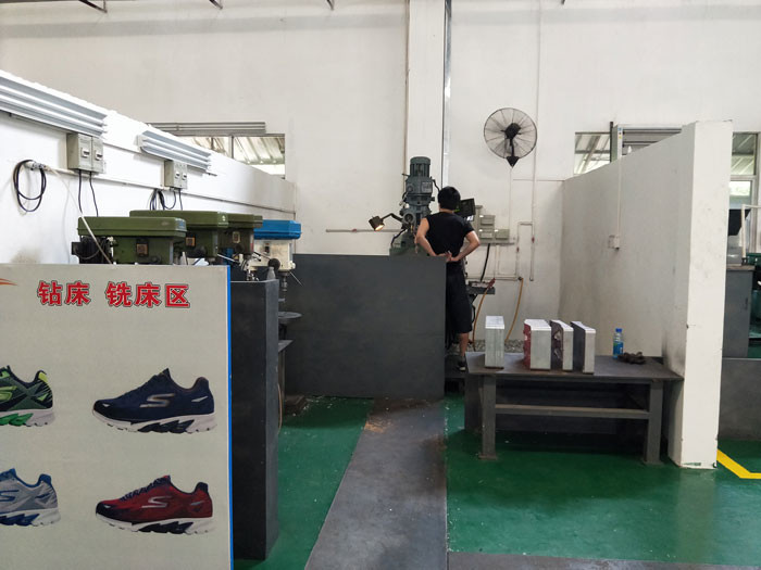 One Pair Flip Flop Mold Strap And Sole Injection Moulding Machine Aluminum Steel