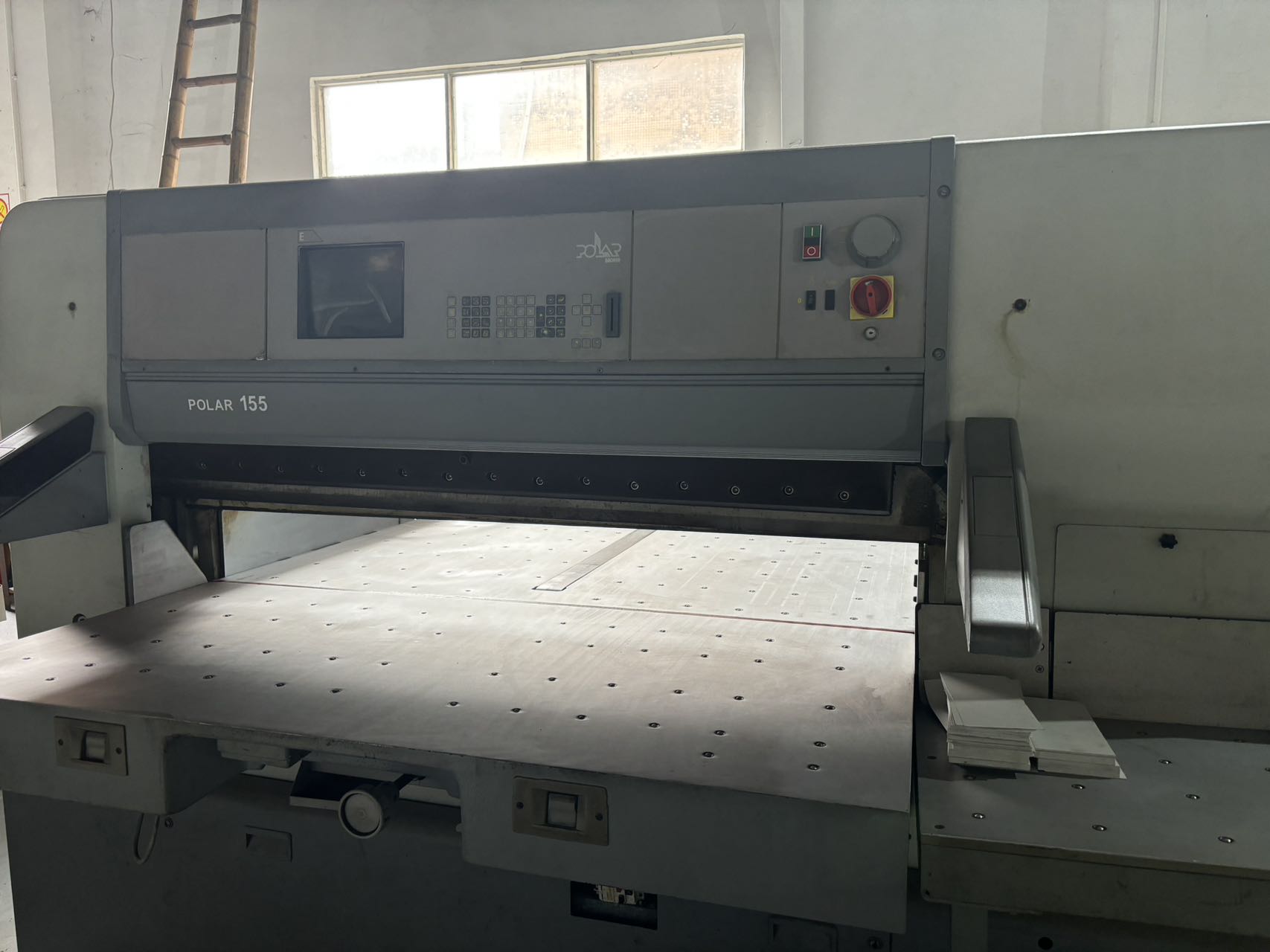 Highly Versatile Polar 155E Paper Cutting Machine Paper Guillotine Paper Cutting Machinery