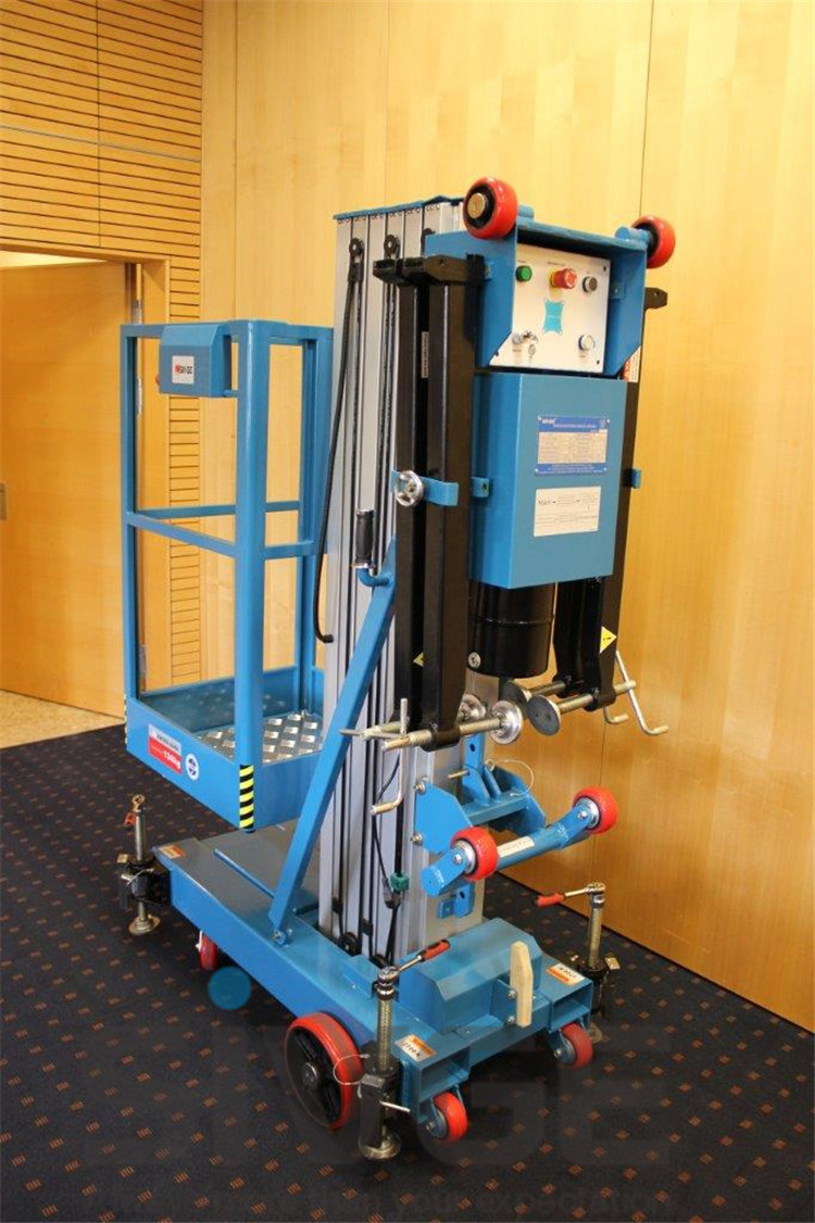 Easy Loading Trailer Mounted Aerial Lifts 9.6 Meter Working Height For One Person