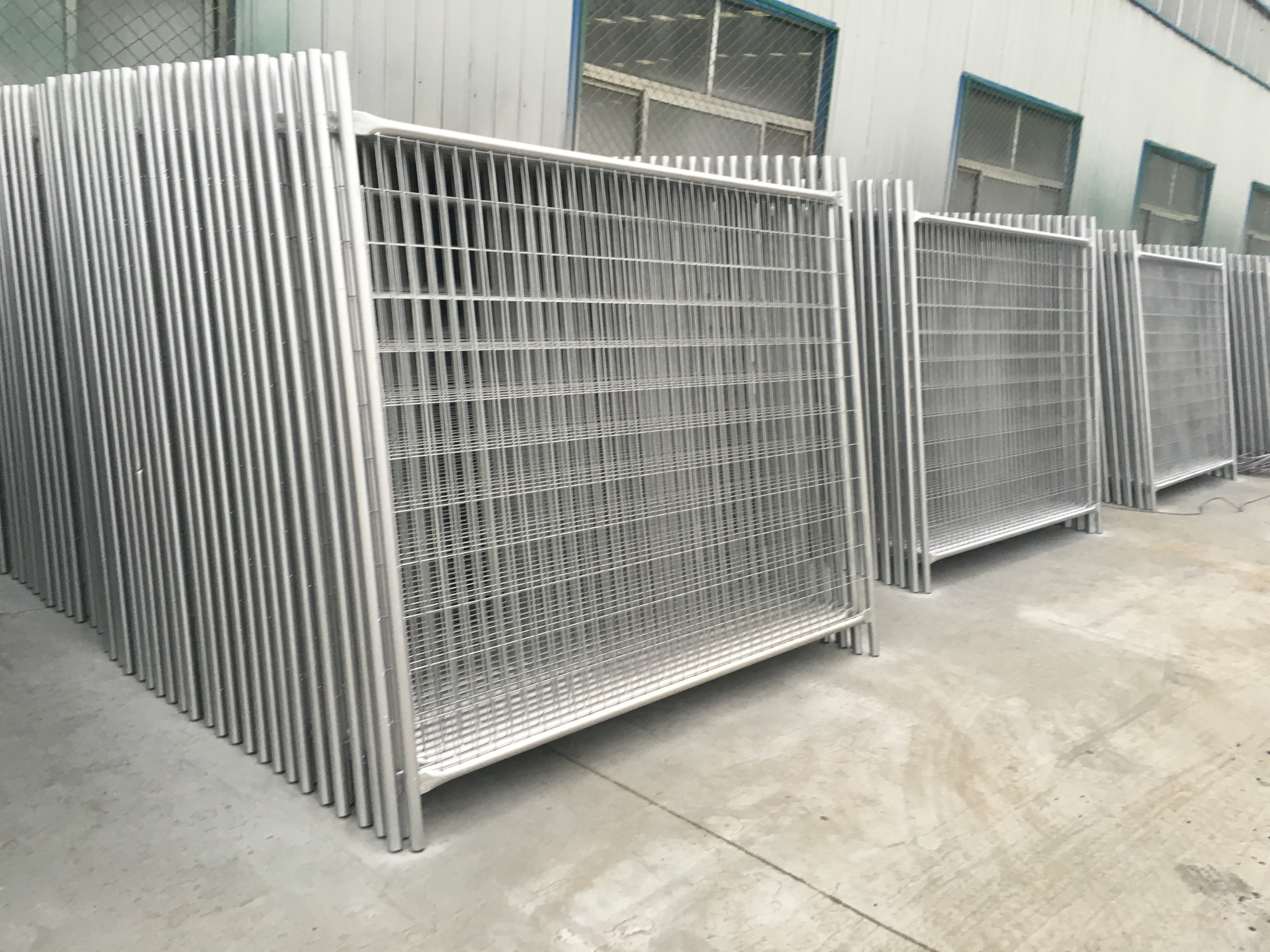 SYDNEY temporary fence panels 210cm height x 240cm width With orange RAL2009 color temp fence block free standing fence