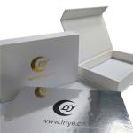 Paperboard Ivory White Silver Pearl Magnetic Gift Box with Logo Custom Packaging