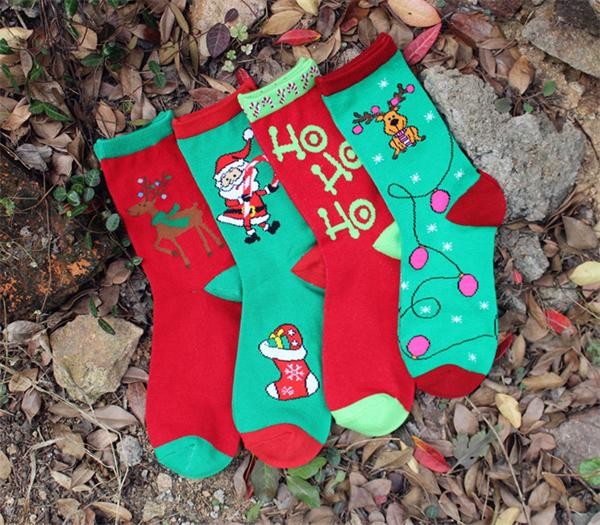 Customized novelty cartoon christmas patterned design cozy cotton hosiery in