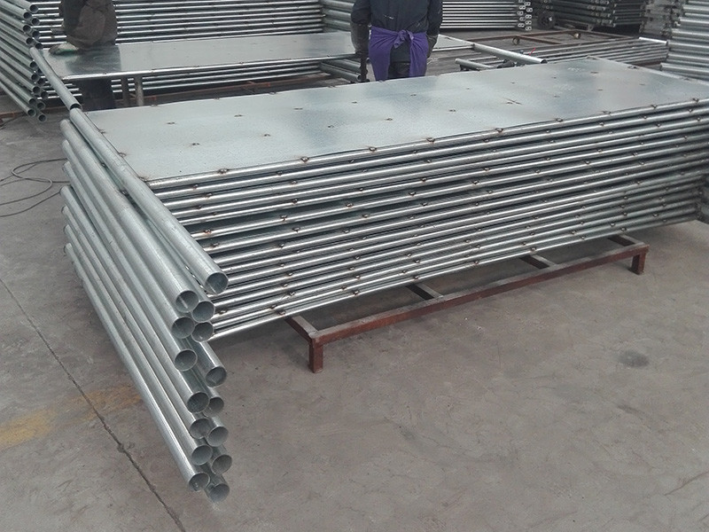 Strong Galvanized Cattle Panels Barrier With Easier Handle Free Size Gray Color
