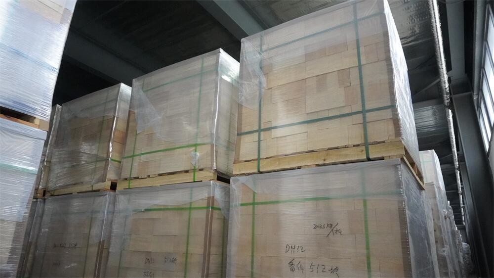Low Porosity Bottom Fireclay Refractory Brick Large Block Of Glass Furnace