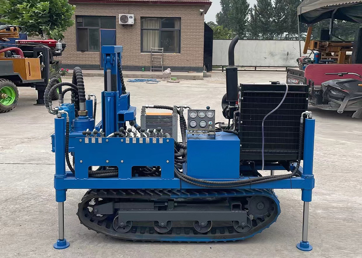 Crawler Mounted Water Well Drilling Rig For 200mm Diameter Diesel Power