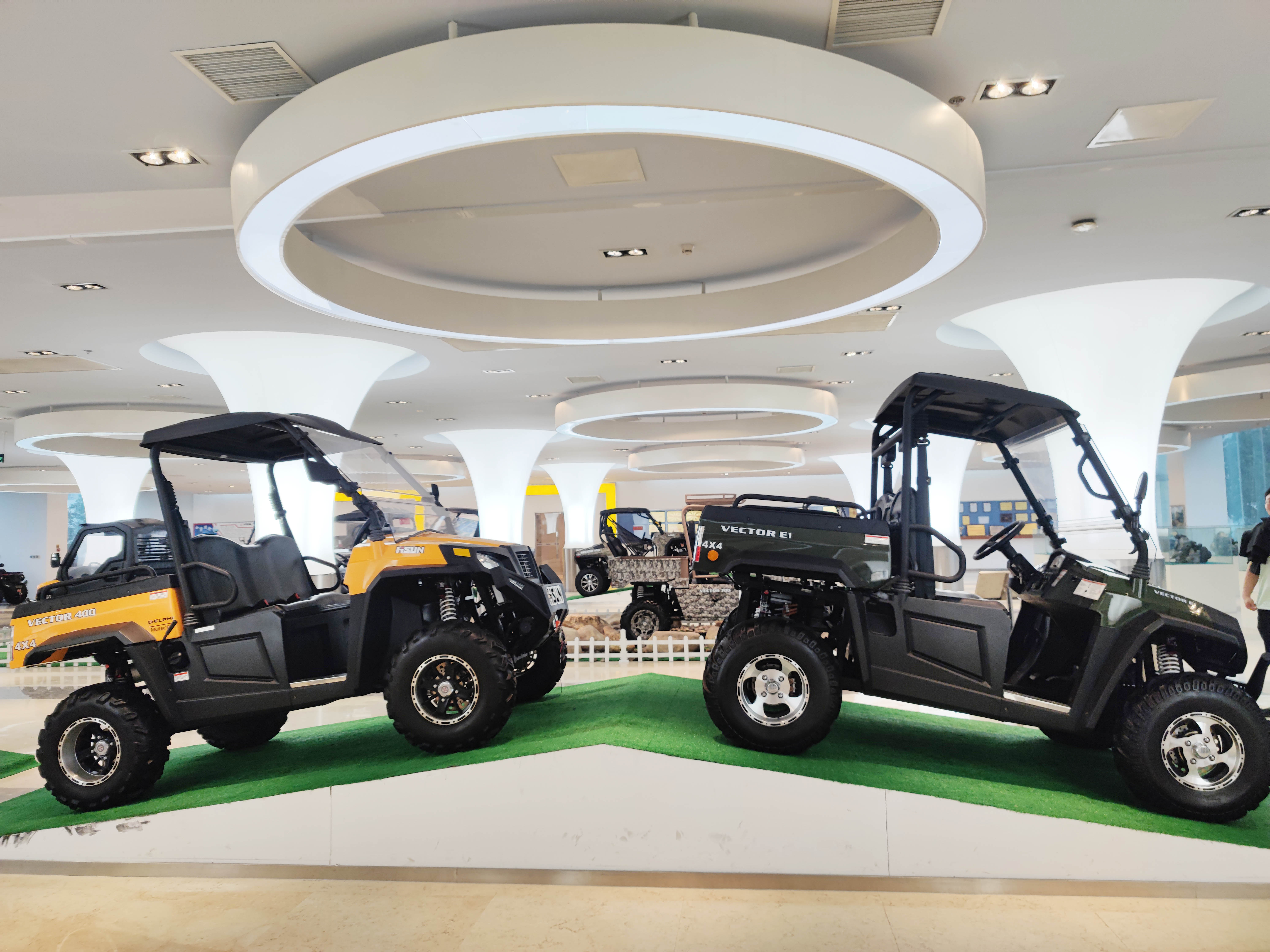 UTV With 700cc EFI Single-Cylinder Water Cooled Engine 2980*1550*1950mm