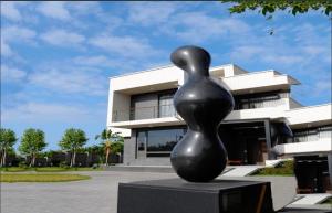 China Customized Modern Abstract Sculpture , Metal Outdoor Abstract Yard Sculptures wholesale