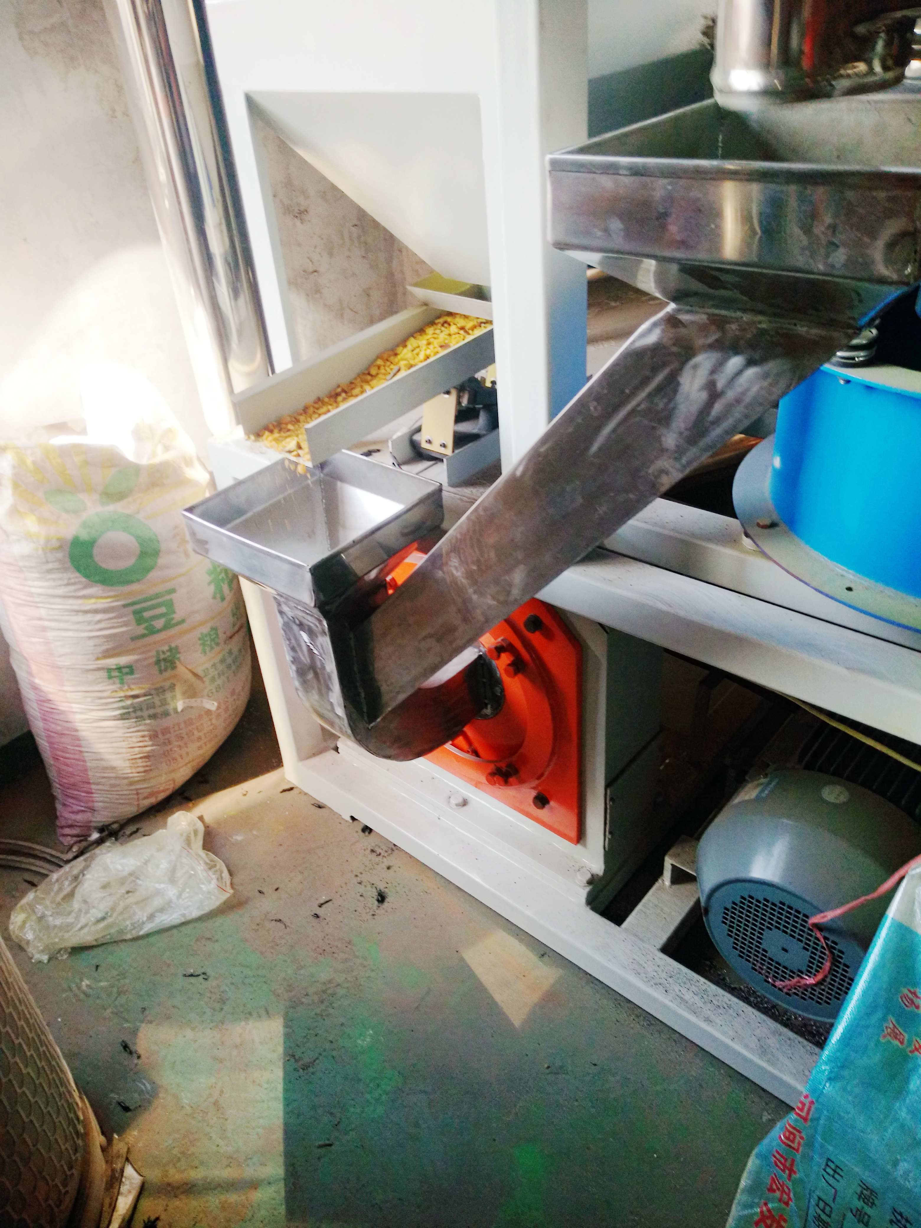 PVC Wallpaper Plastic Recycling Machine , Double Colding Plastic Extrusion Machine