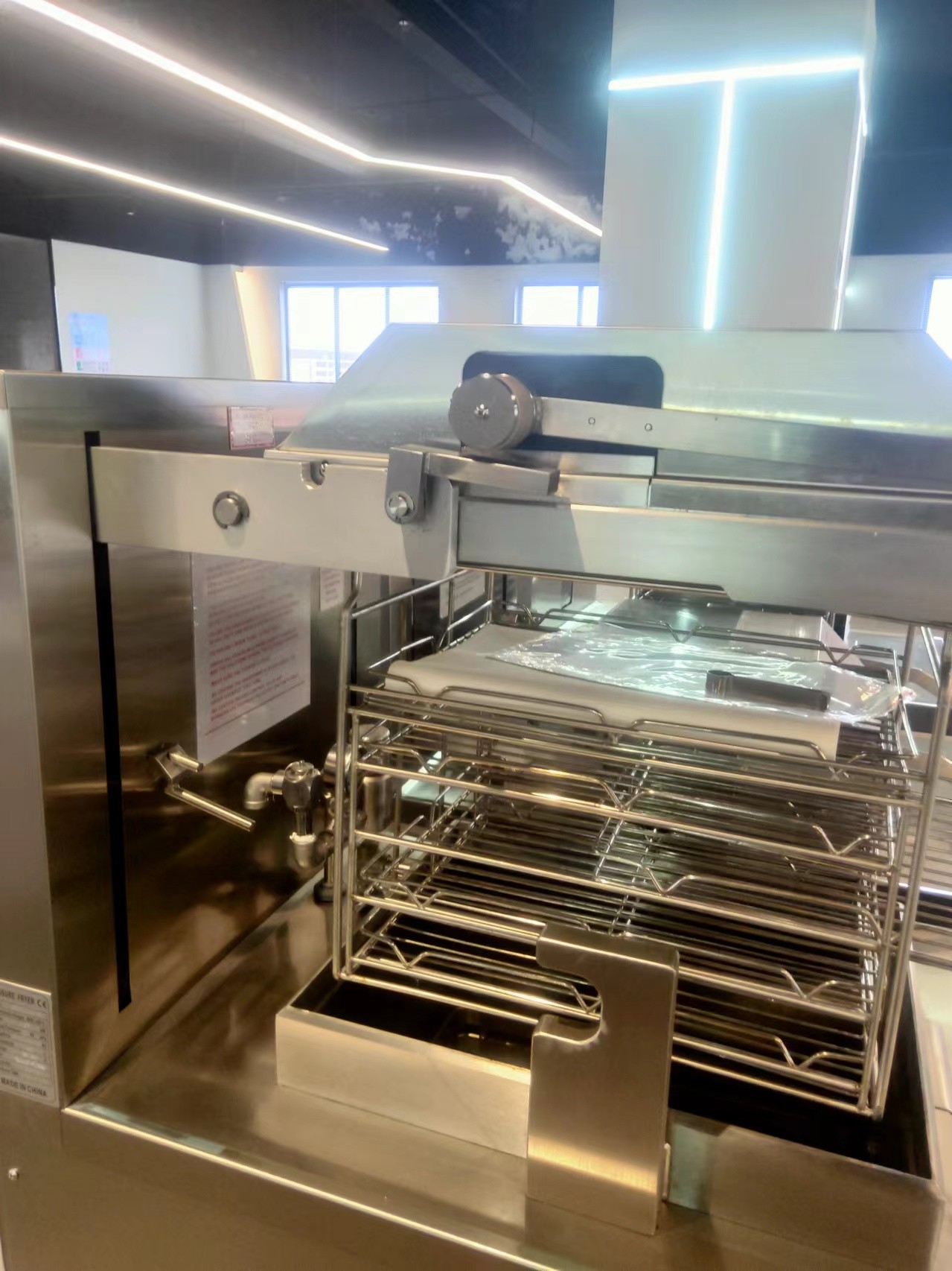 8HD Electric Smart Touch Panel 55L 5 Fry Tray Big Productivity Chicken Pressure Fryer