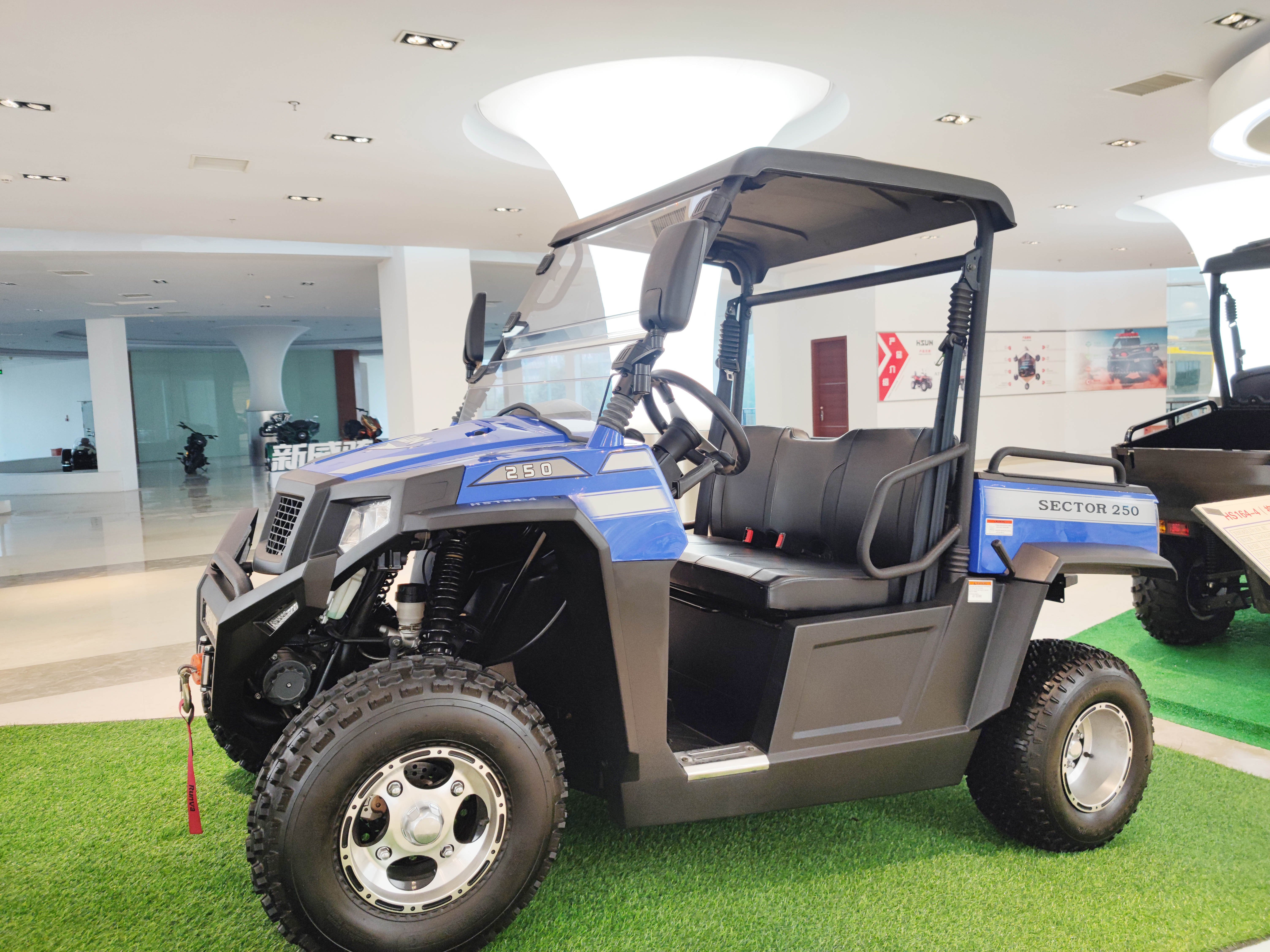 UTV With 700cc EFI Single-Cylinder Water Cooled Engine 2980*1550*1950mm